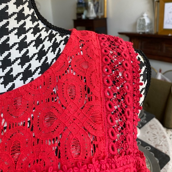 Project Runway Cold Shoulder Red Lace Top Size L Perfect For Christmas Holidays! - Picture 6 of 14